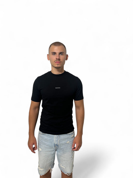 A clean, minimalist t-shirt that offers both comfort and style. Made from a high-quality, stretch fabric (95% cotton, 5% elastane), it ensures a pleasant wear throughout the day. The natural breathability of cotton provides lasting freshness, while the elastane guarantees a perfect fit. An ideal choice for everyday wear, it also pairs seamlessly with smart-casual outfits.